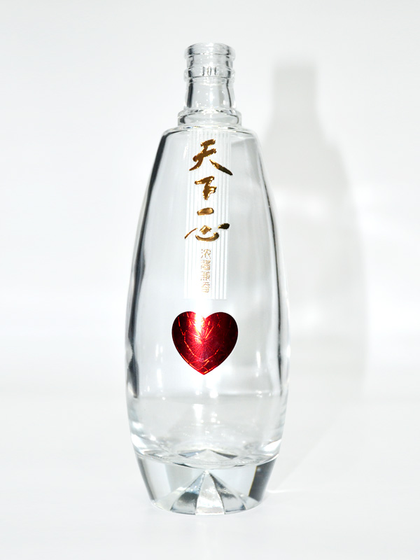 天下一心晶白玻璃酒瓶