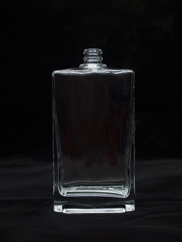 晶白料玻璃酒瓶圖片