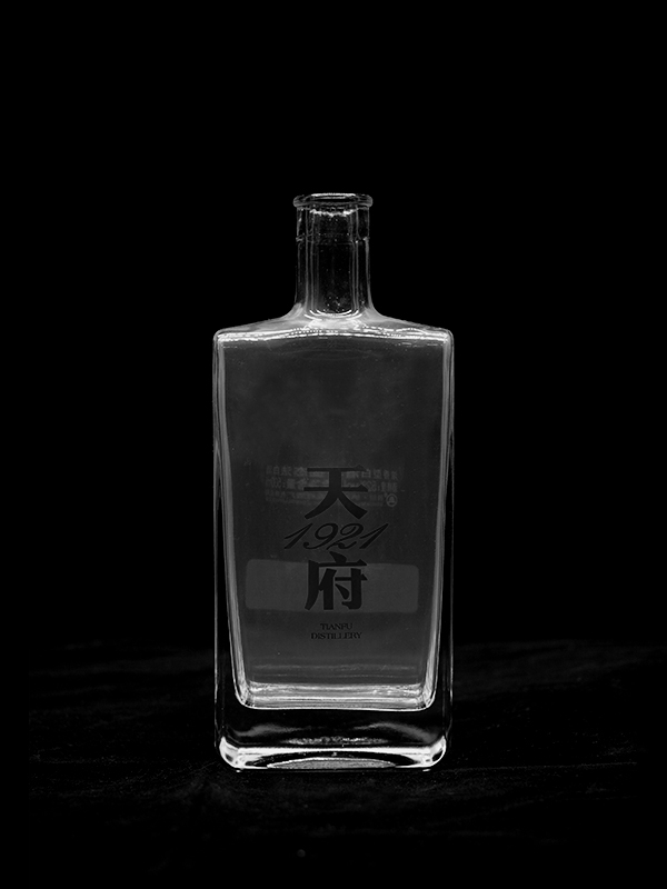 晶白料玻璃酒瓶廠家