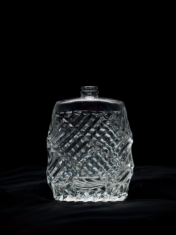 晶白料玻璃酒瓶批發(fā)廠家