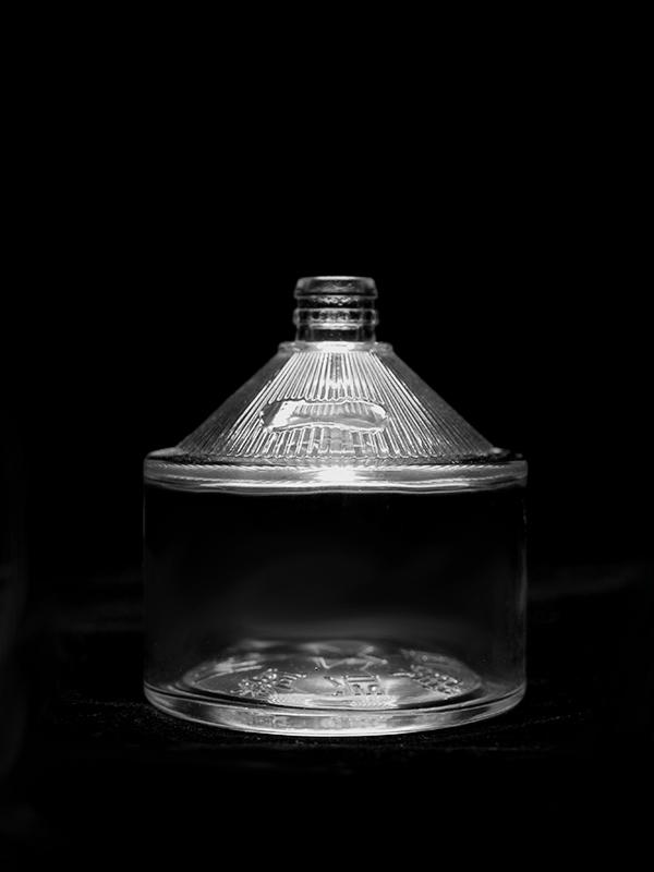 晶白料玻璃酒瓶