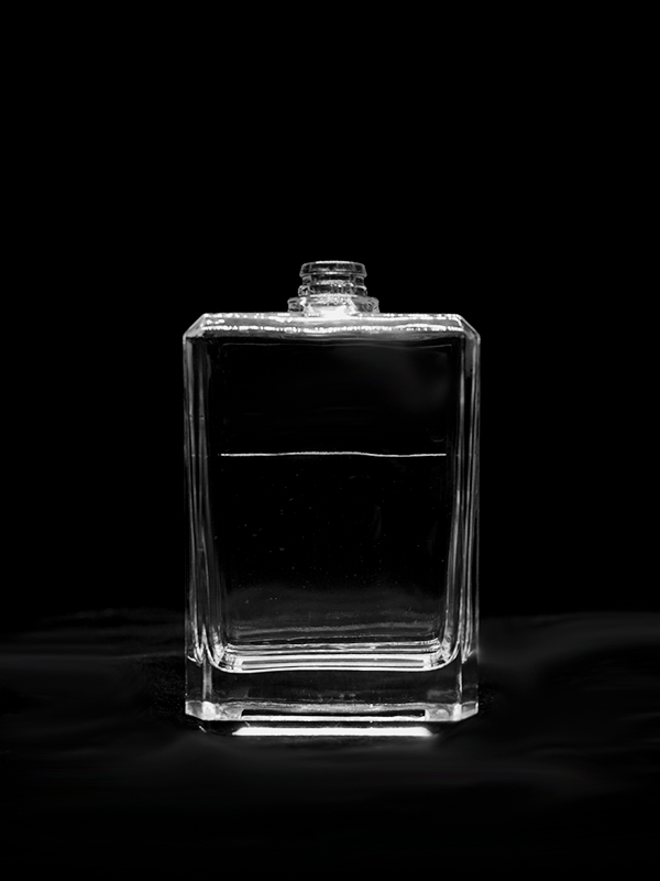 晶白料玻璃酒瓶批發(fā)廠家