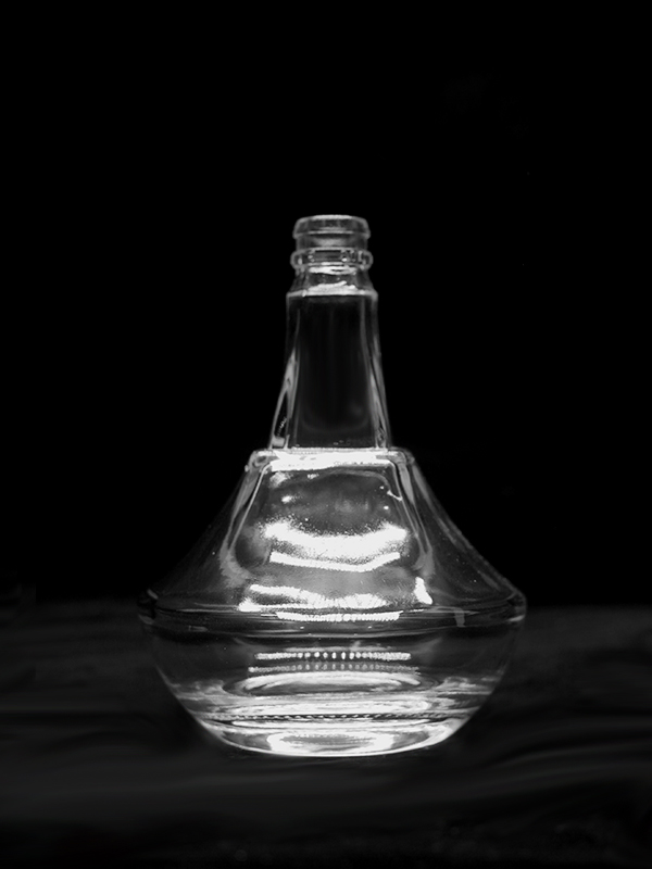 晶白料玻璃酒瓶圖片