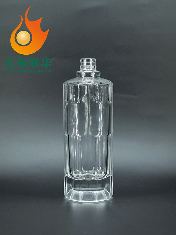 新版九糧春晶白料酒瓶